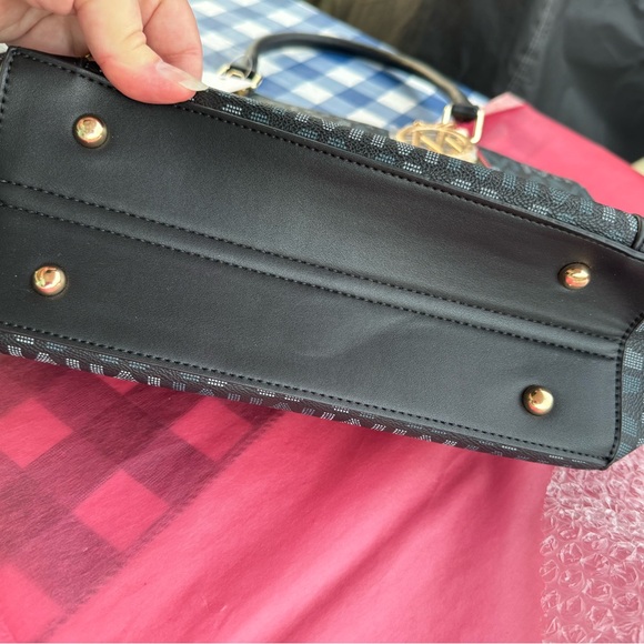 PRICE CUT! Fashion ‘look a like’ bag. Brand New; Actually, a Very nice bag! - Picture 10 of 10